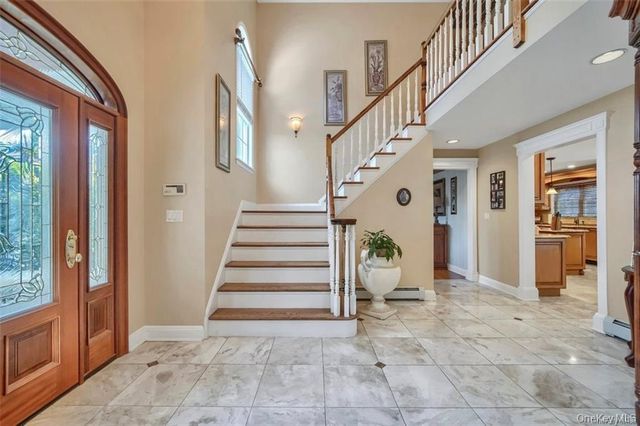 5 Dunderberg Road, Tomkins Cove, NY 10986