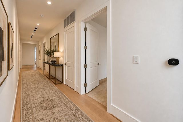 5010 Longmont Drive PH-2, Houston, TX 77056