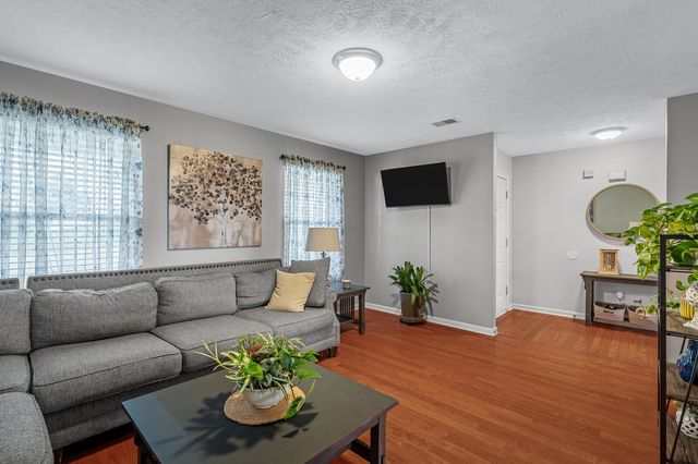 2848 Meadow Gln, Mount Juliet, TN 37122