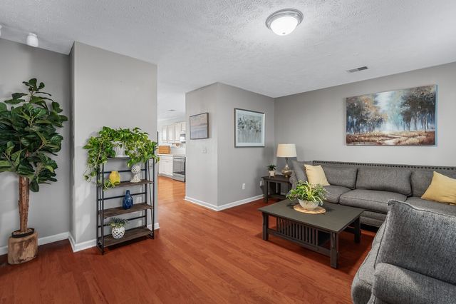 2848 Meadow Gln, Mount Juliet, TN 37122