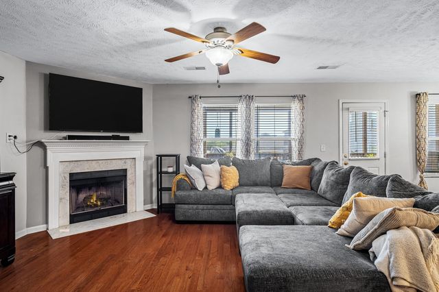 2848 Meadow Gln, Mount Juliet, TN 37122