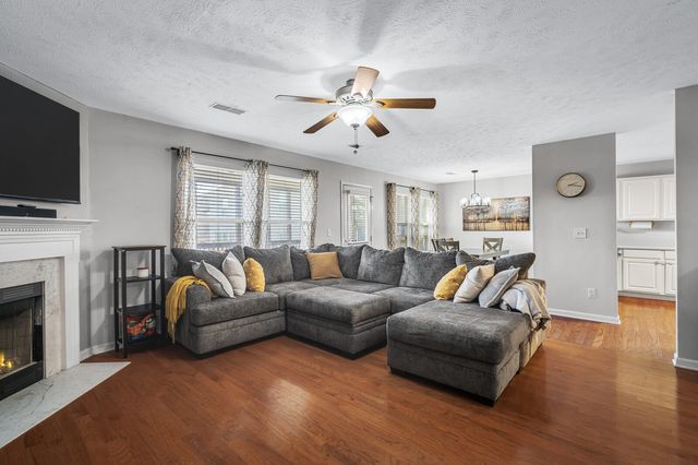 2848 Meadow Gln, Mount Juliet, TN 37122
