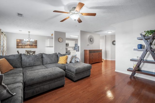 2848 Meadow Gln, Mount Juliet, TN 37122