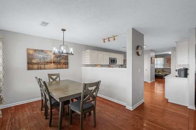 2848 Meadow Gln, Mount Juliet, TN 37122