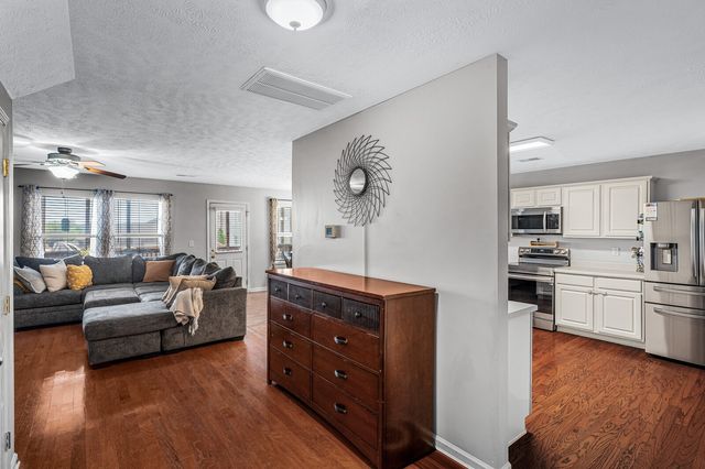 2848 Meadow Gln, Mount Juliet, TN 37122