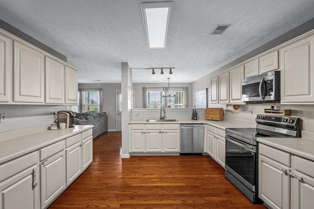 2848 Meadow Gln, Mount Juliet, TN 37122