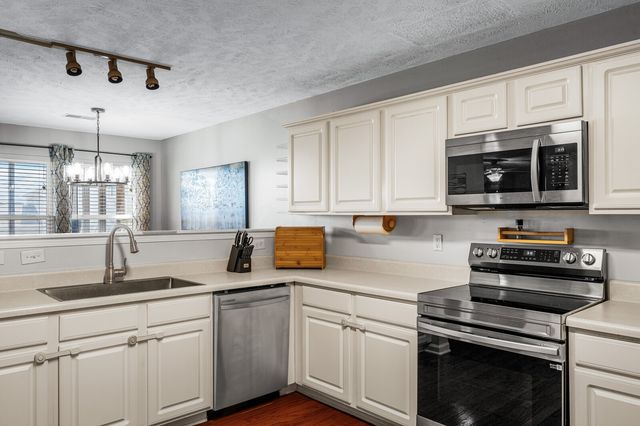 2848 Meadow Gln, Mount Juliet, TN 37122