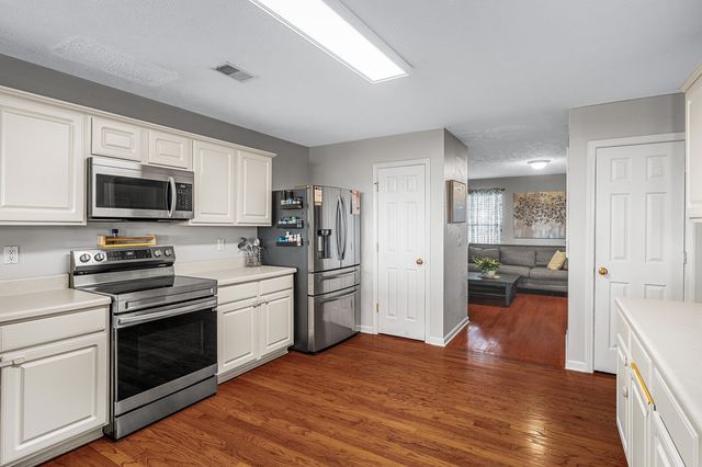 2848 Meadow Gln, Mount Juliet, TN 37122