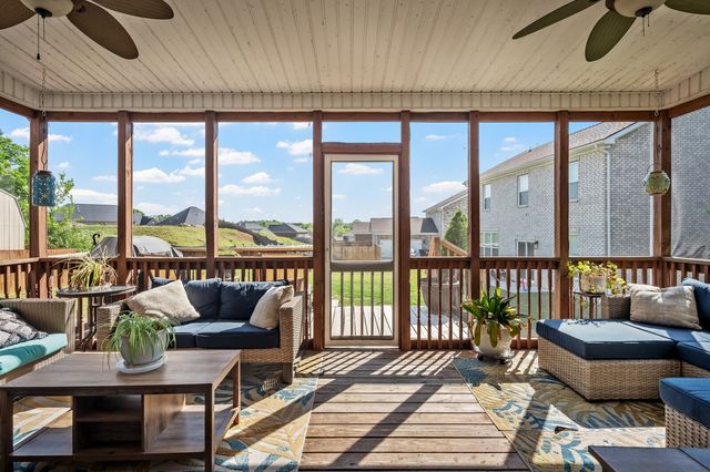 2848 Meadow Gln, Mount Juliet, TN 37122