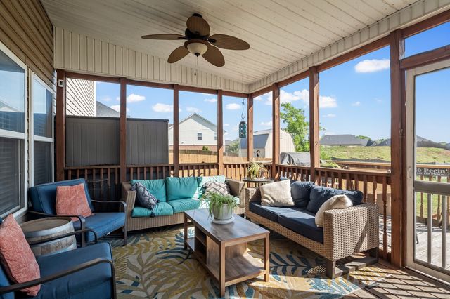 2848 Meadow Gln, Mount Juliet, TN 37122