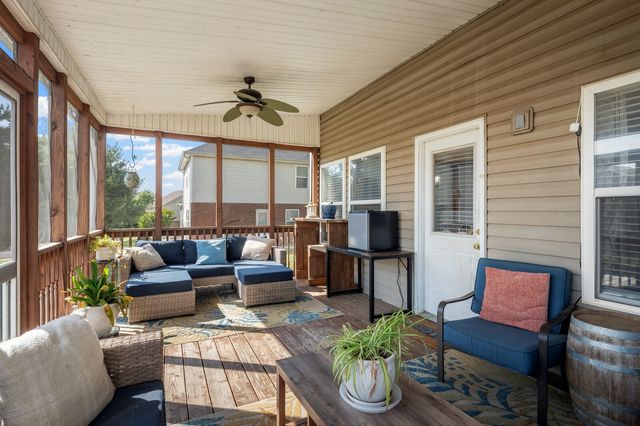 2848 Meadow Gln, Mount Juliet, TN 37122