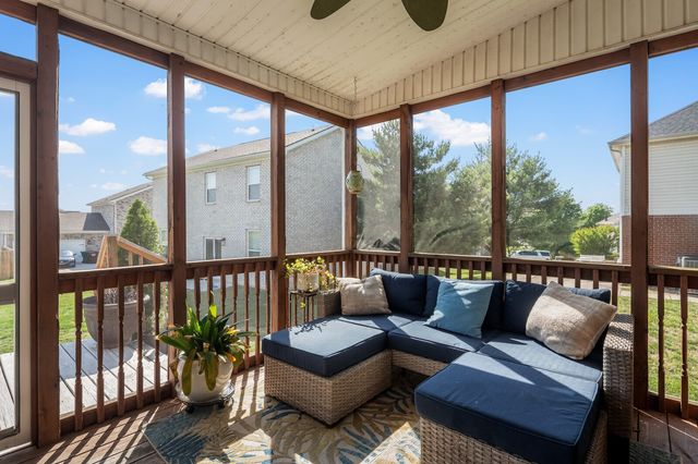 2848 Meadow Gln, Mount Juliet, TN 37122