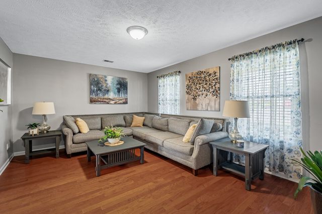 2848 Meadow Gln, Mount Juliet, TN 37122