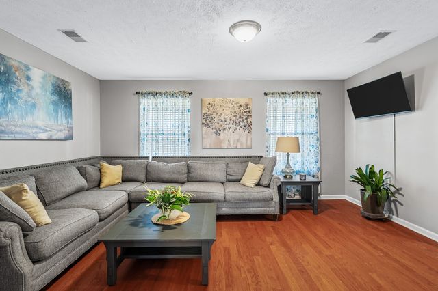 2848 Meadow Gln, Mount Juliet, TN 37122