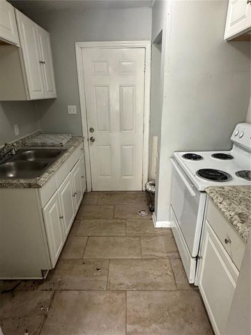 8215 N KLONDYKE STREET, Tampa, FL 33604