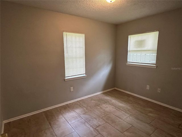 8215 N KLONDYKE STREET, Tampa, FL 33604