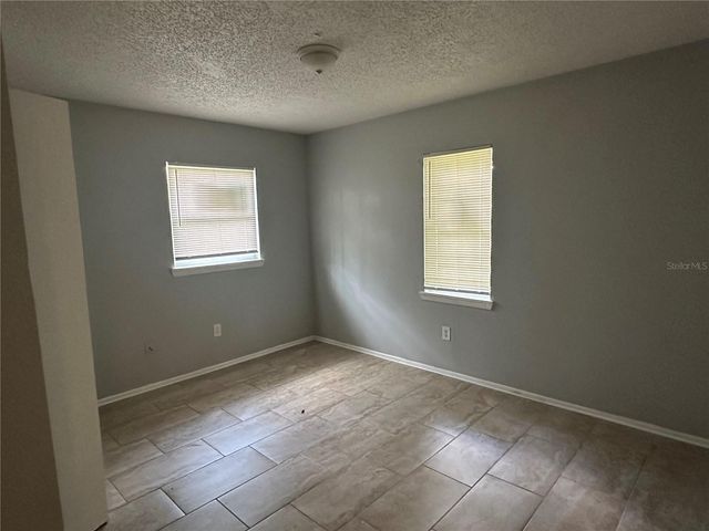 8215 N KLONDYKE STREET, Tampa, FL 33604