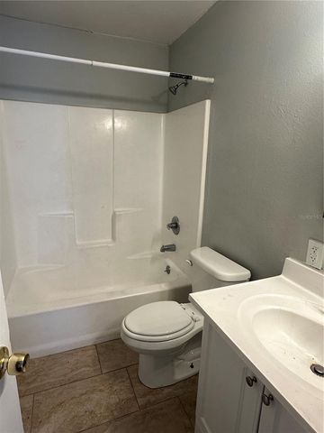 8215 N KLONDYKE STREET, Tampa, FL 33604