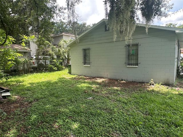 8215 N KLONDYKE STREET, Tampa, FL 33604