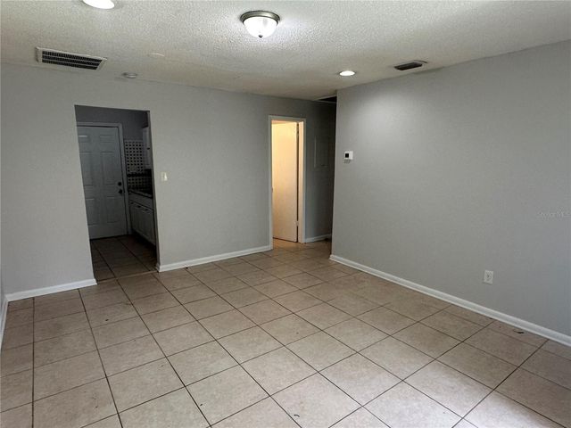 8215 N KLONDYKE STREET, Tampa, FL 33604