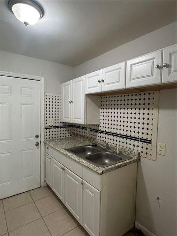 8215 N KLONDYKE STREET, Tampa, FL 33604
