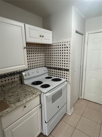 8215 N KLONDYKE STREET, Tampa, FL 33604