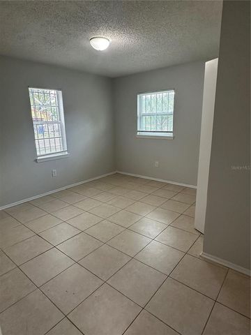 8215 N KLONDYKE STREET, Tampa, FL 33604