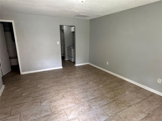 8215 N KLONDYKE STREET, Tampa, FL 33604