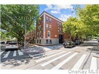 300 W 137th Street 300D, New York (manhattan), NY 10030