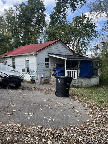 1202 Parker St, Columbia, TN 38401