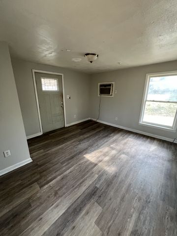 1202 Parker St, Columbia, TN 38401