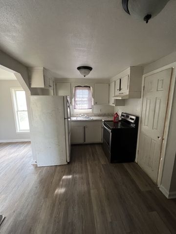 1202 Parker St, Columbia, TN 38401
