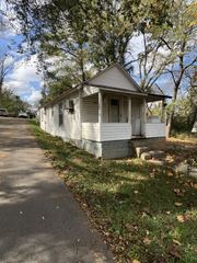 1202 Parker St, Columbia, TN 38401