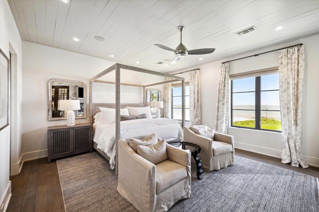 633 Quintana Roo Place, Seabrook, TX 77586