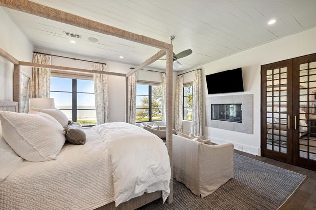 633 Quintana Roo Place, Seabrook, TX 77586