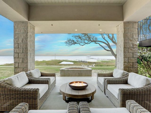 633 Quintana Roo Place, Seabrook, TX 77586