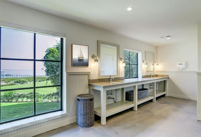 633 Quintana Roo Place, Seabrook, TX 77586