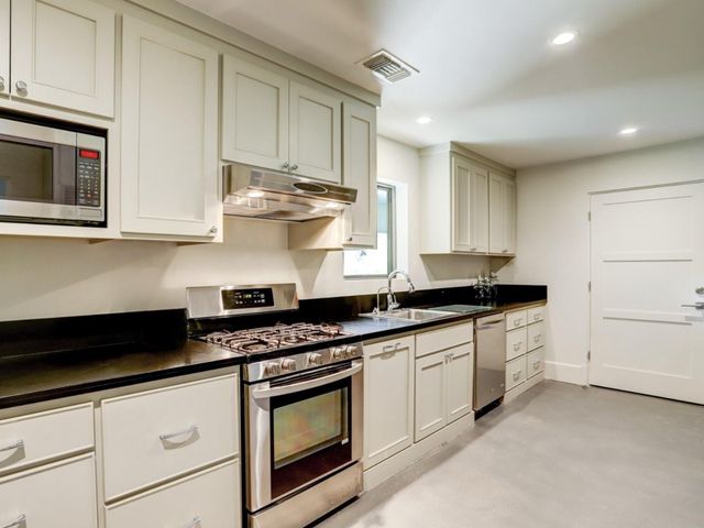 633 Quintana Roo Place, Seabrook, TX 77586