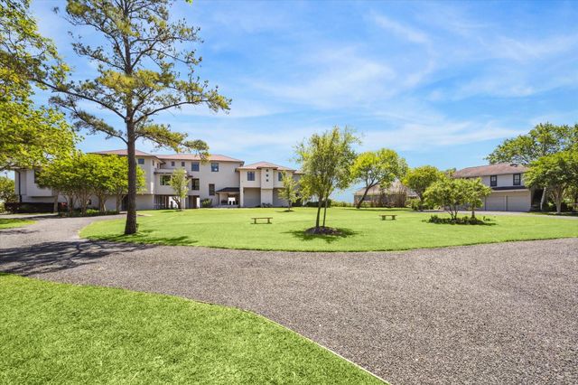 633 Quintana Roo Place, Seabrook, TX 77586