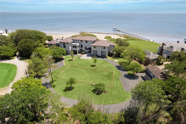 633 Quintana Roo Place, Seabrook, TX 77586