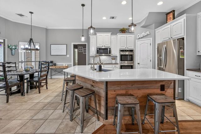 2016 Spinnaker Lane, Azle, TX 76020