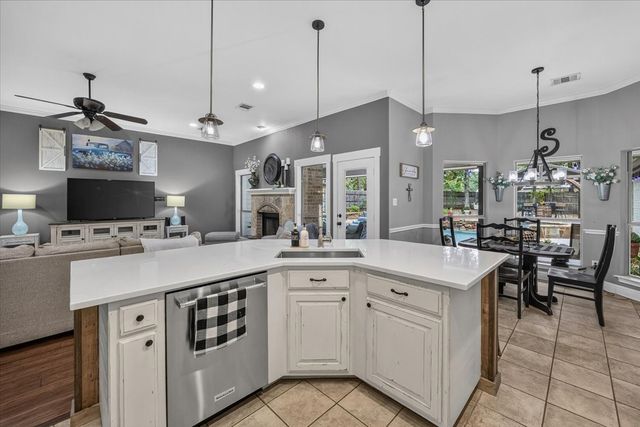 2016 Spinnaker Lane, Azle, TX 76020