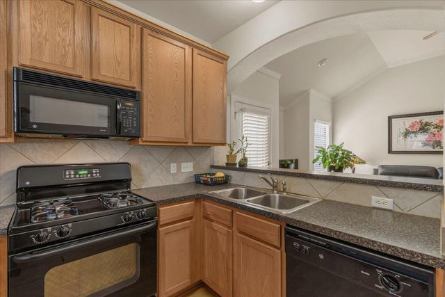 6801 Beckett RD 143L, Austin, TX 78749