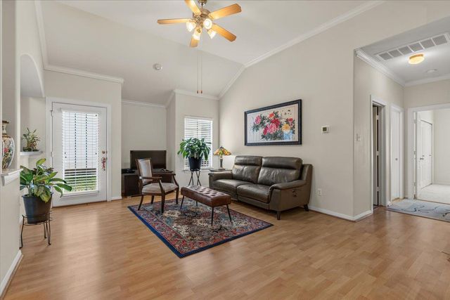 6801 Beckett RD 143L, Austin, TX 78749