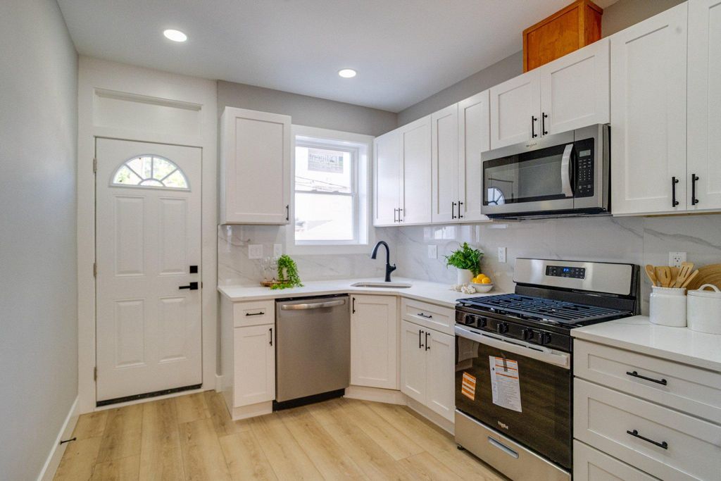 Image 15 of property listing at 2842 MAYFIELD AVE, Baltimore, MD 21213