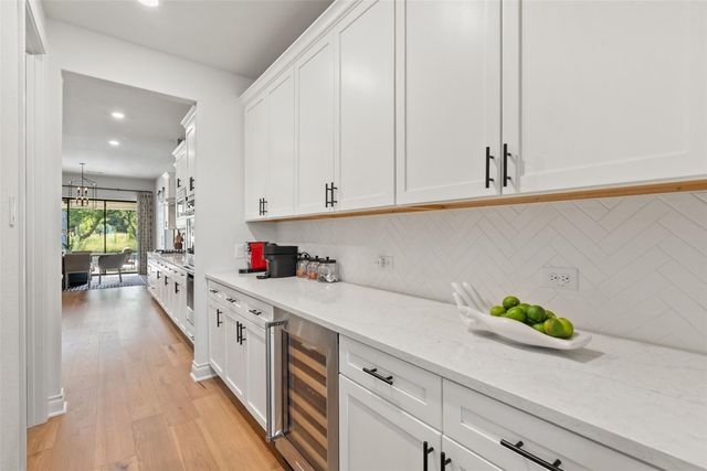 412 Oakpark DR, Spicewood, TX 78669