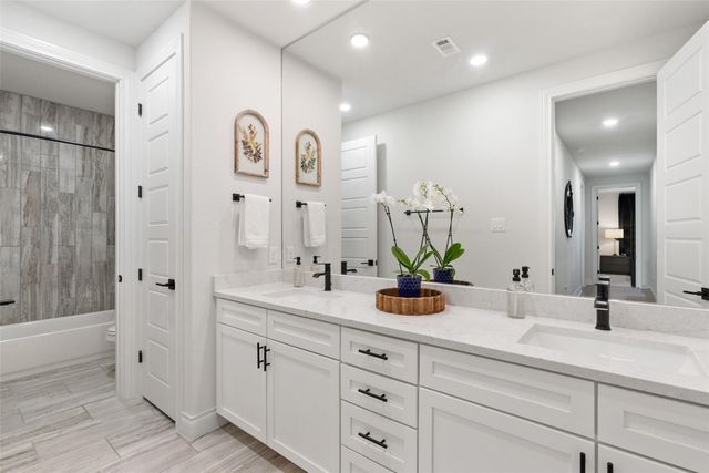 412 Oakpark DR, Spicewood, TX 78669