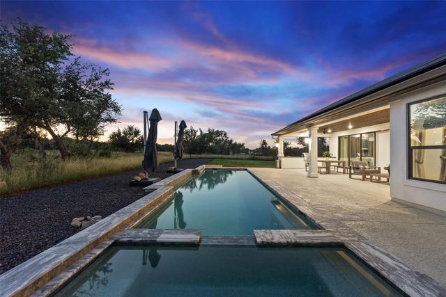 412 Oakpark DR, Spicewood, TX 78669