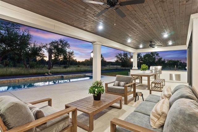 412 Oakpark DR, Spicewood, TX 78669