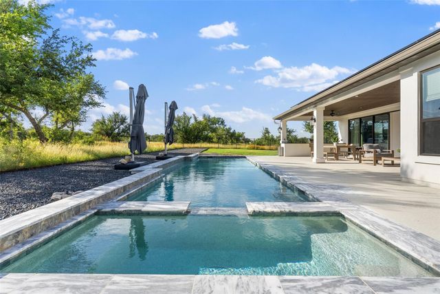 412 Oakpark DR, Spicewood, TX 78669